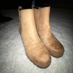 Tan Sorel booties